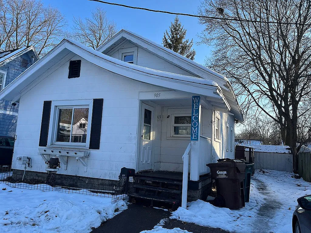 905 Gordon Ave photo 1