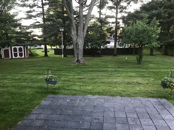 Back yard w/patio & shed