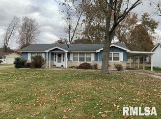 904 N Ohio Ave, Salem, IL 62881