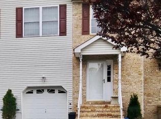 12 Lakeview Dr, Helmetta, NJ 08828