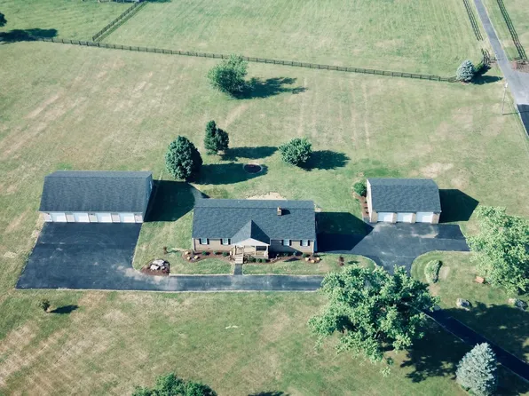 17 Stone Hill Ln, Berryville, VA 22611