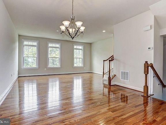 3rd image of 10555 Old Ellicott Cir