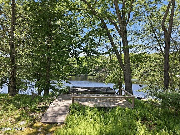 5th image of 129 Cherry Point Cir
