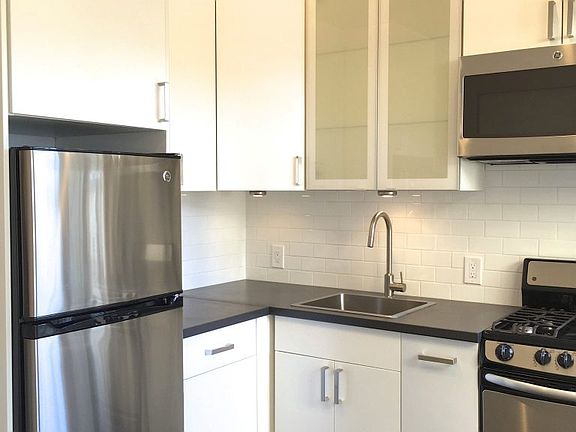5th image of 858 Ashbury St #3