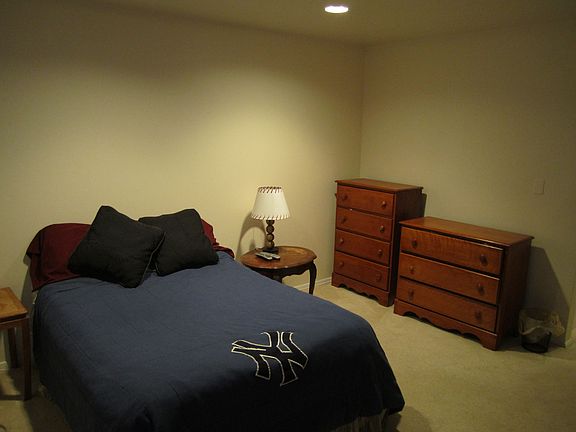 Master Bdrm 12'2"x13'4"