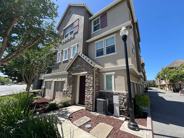 1141 Rock Ave — Photo 2