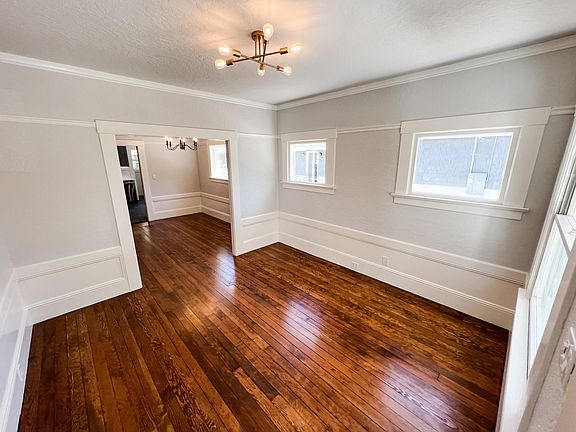 Parlor/entry