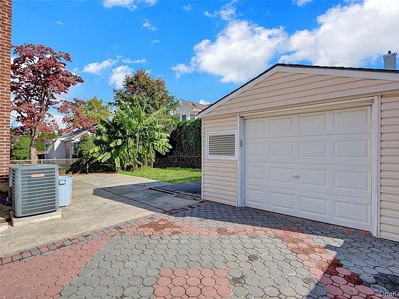 4th image of 32 3rd Avenue