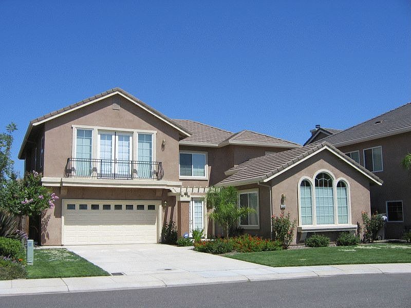 Welcome, come take a look at some photos of this 'Like New' home!