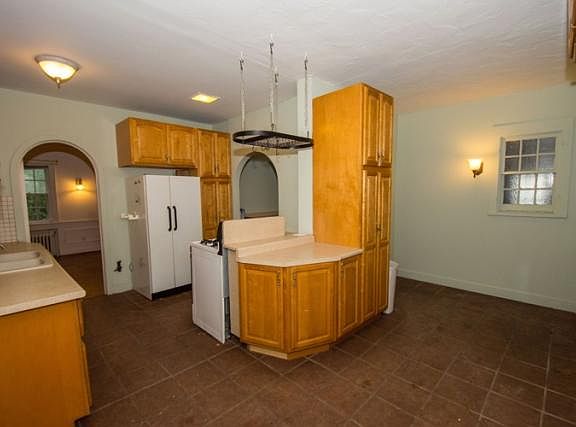 5th image of 2805 Marine St