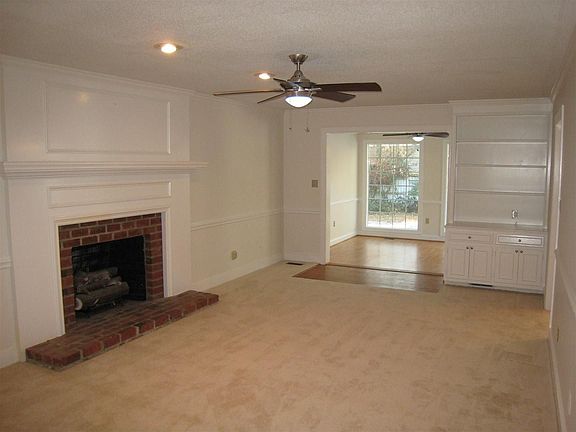 4th image of 204 S Baywood Ln