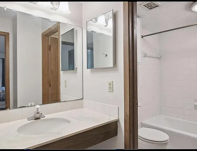 950 Westbrooke Way #7 — Photo 4