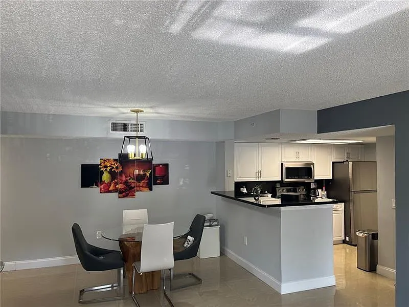 2 bed, 2.0 bath, 1246 sqft, $2,350 — Photo 3