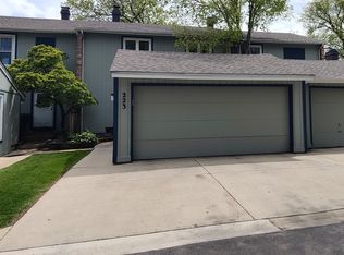 223 Willow Ln, Bloomingdale, IL 60108