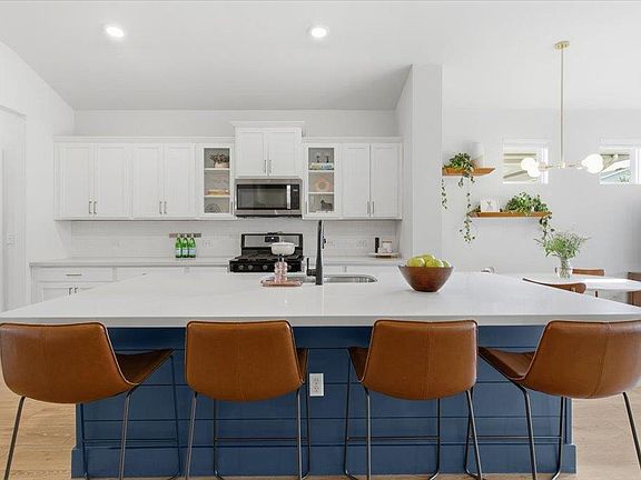 5th image of 8301 Dampton Ln