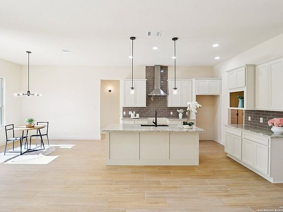 3rd image of 104 George Erath