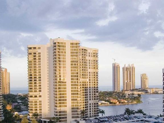 2nd image of 3500 Mystic Pointe Dr APT 1707