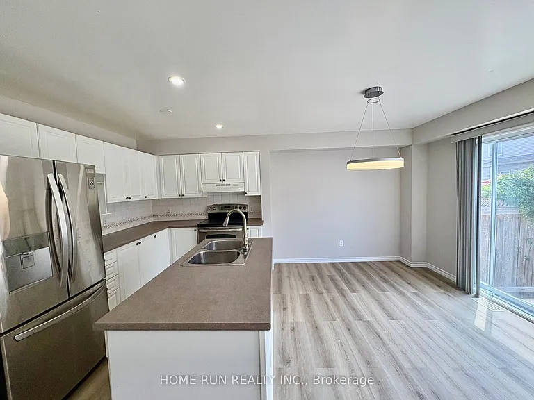 52 Collington St — Photo 16