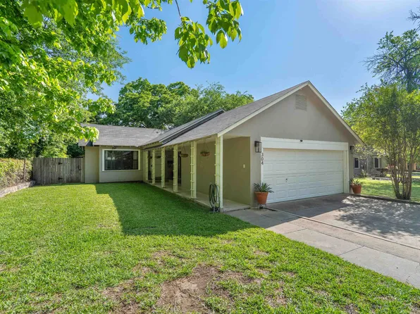 304 W Ney St, Del Rio, TX 78840
