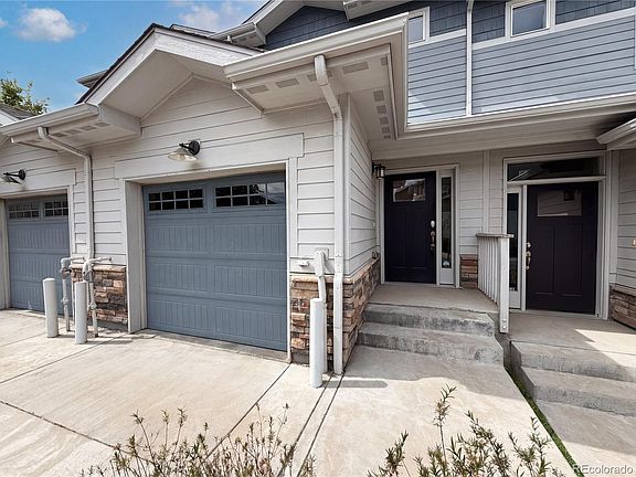 2nd image of 1046 Oak Circle