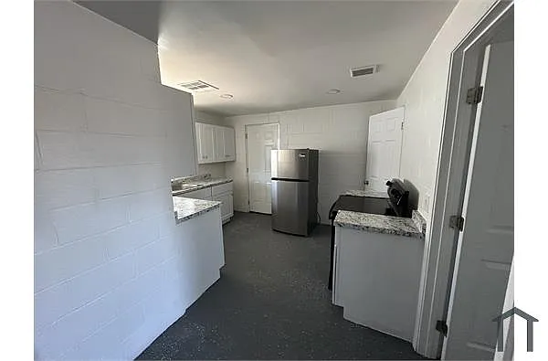 Building Photo - 1540 W Desert Cove Ave