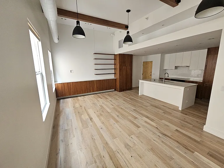319 Broadway N #304 — Photo 6