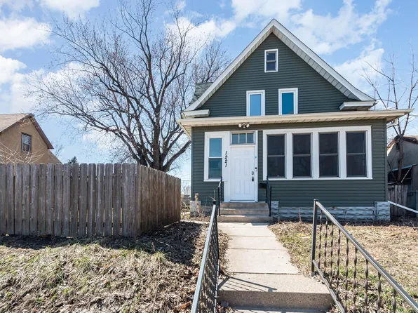 1221 Saint Albans St N, Saint Paul, MN 55117
