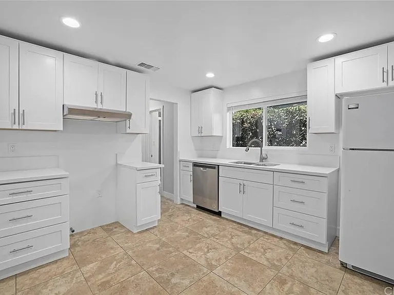 19 S Curtis Ave — Photo 4