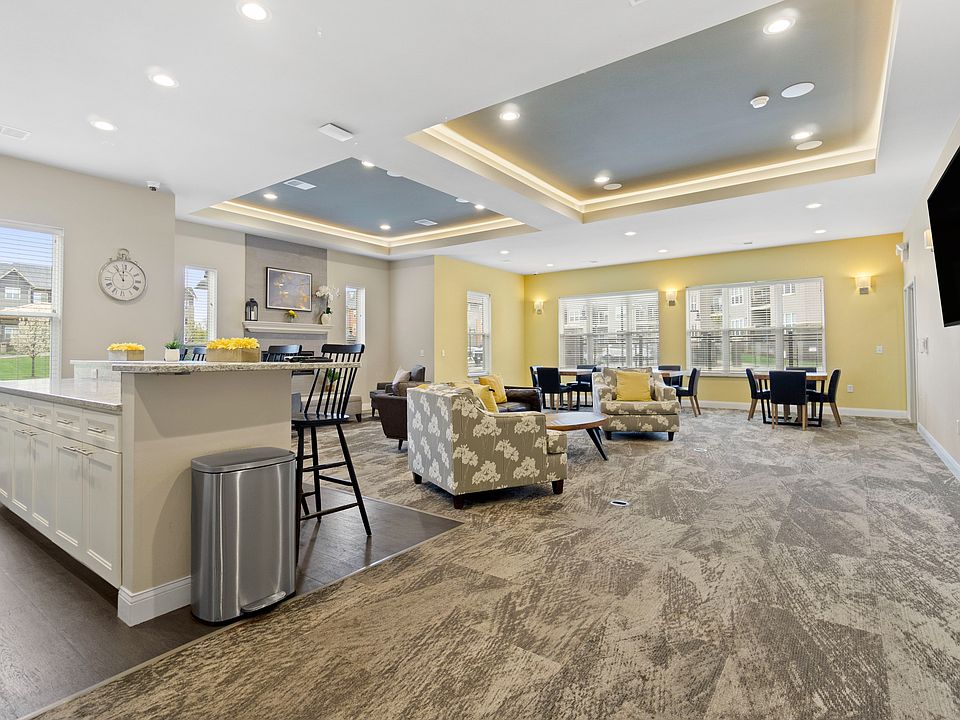 22 Slate Apartments Clubhouse Interior
