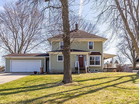 3rd image of 200 E 9th St