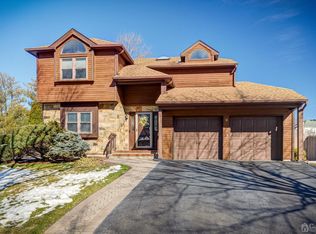 5 Cherry Creek Dr, Matawan, NJ 07747