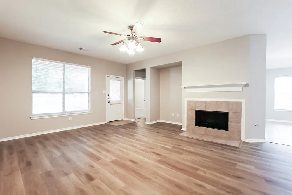3 bed, 2.0 bath, 1837 sqft, $2,215 — Photo 4