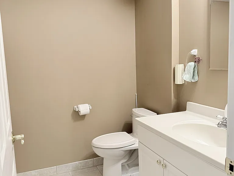 21 Manors Dr — Photo 10
