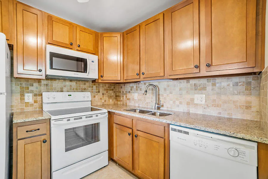 1 bed, 1.0 bath, 650 sqft, $1,450 — Photo 2