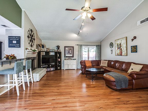 5th image of 2107 Drake Dr