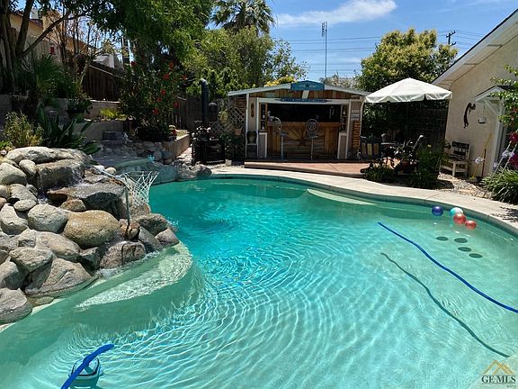 4th image of 2709 N Catalina Dr