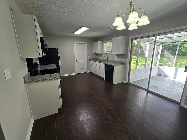 6015 Luna Dr — Photo 4