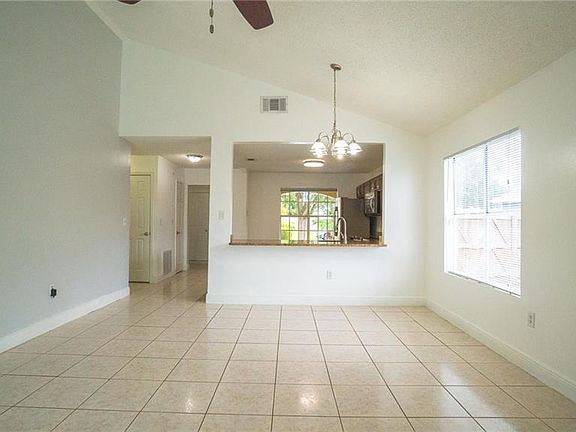 4th image of 121 Coral Reef Cir