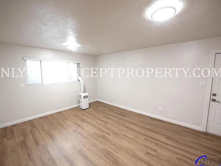 943-971 Chapel Dr — Photo 30