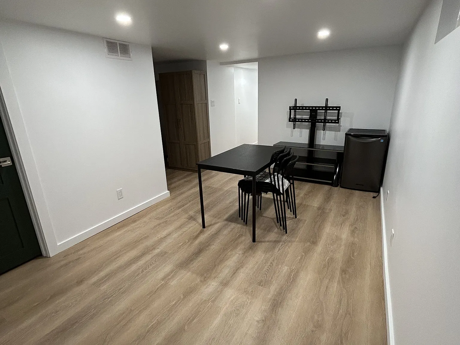 2 bed, $1,645 — Photo 4