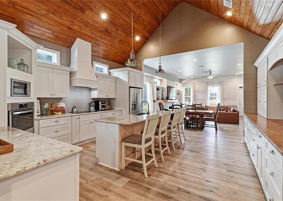 1st image of 44161 Nicholas Cir