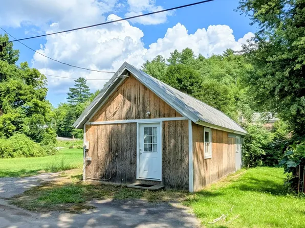 11 Collins Street, Bingham, ME 04920