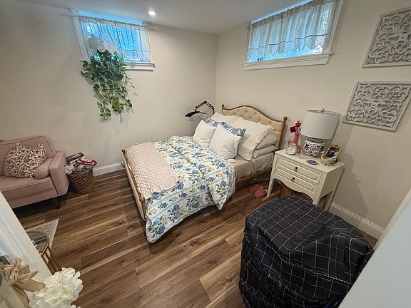 3rd image of 165 Chiswick Rd #B