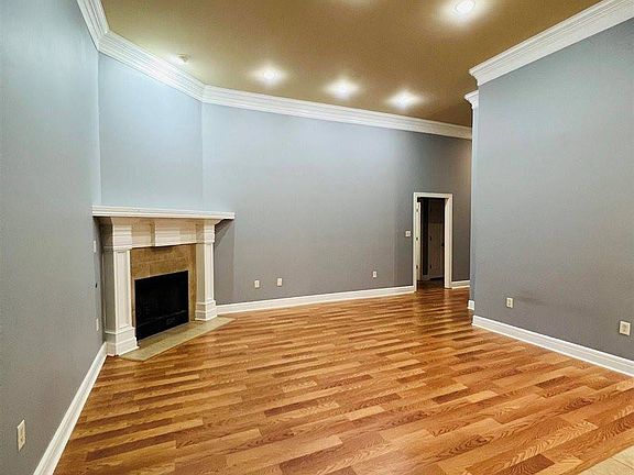 3rd image of 9903 Merlot Ln