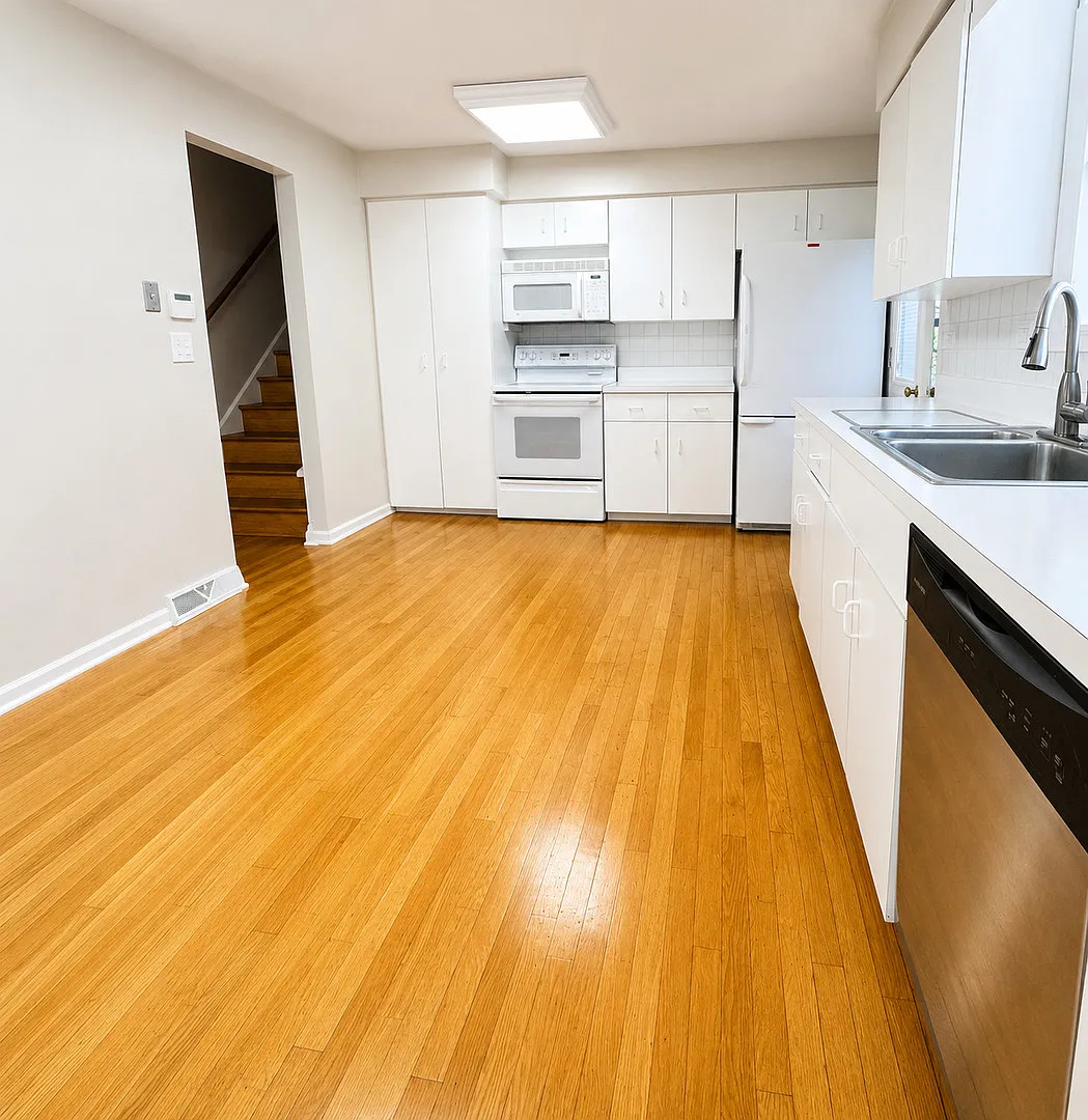 4 bed, 2.5 bath, $3,500 — Photo 3