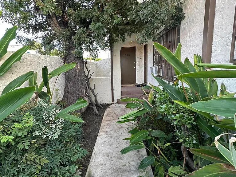 638 N Vista St — Photo 2