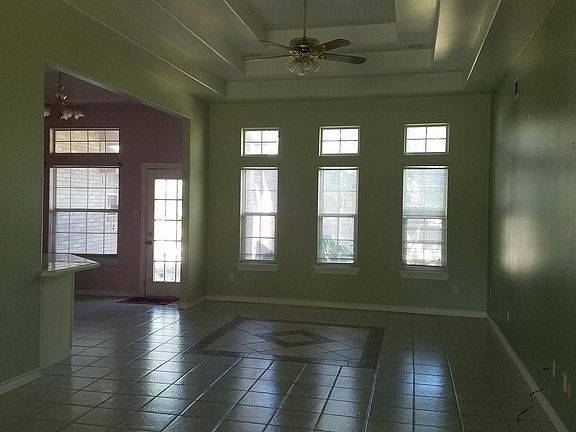 3rd image of 501 E Redbud Ave