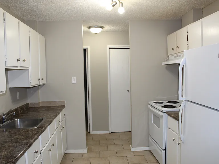 937 Northumberland Ave — Photo 6