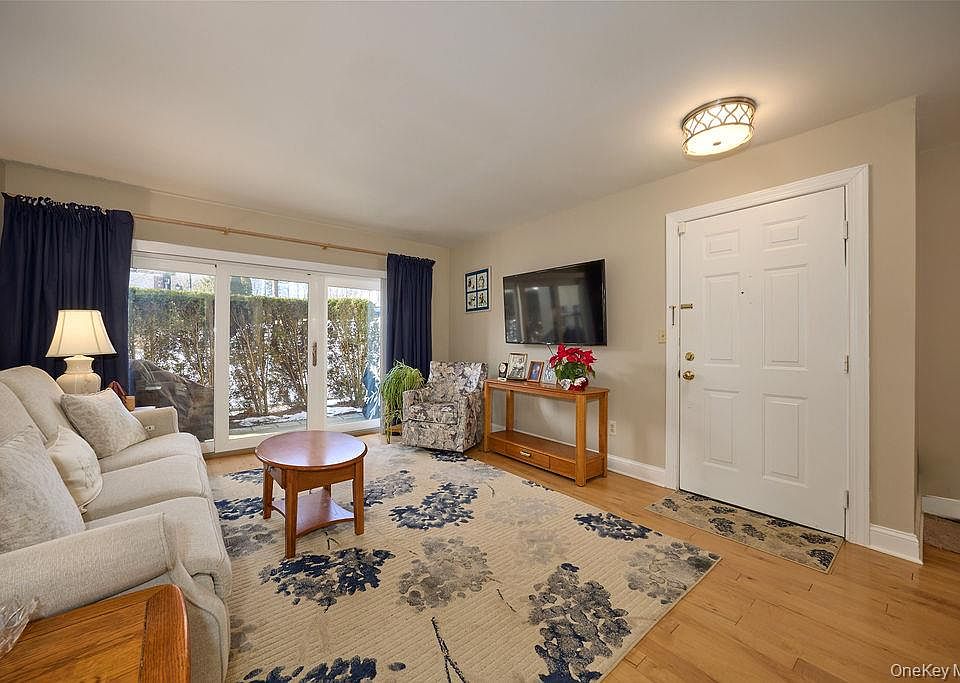 1st image of 1 Huntington Circle