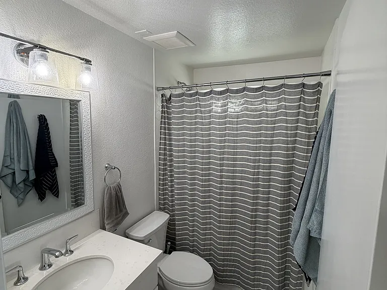 1237 W Balboa Blvd — Photo 8